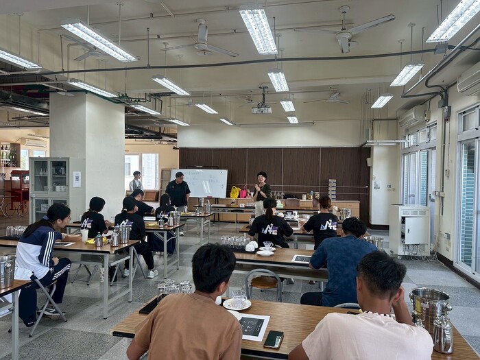 學務處諮商輔導組114年11月與餐旅科合辦圖片